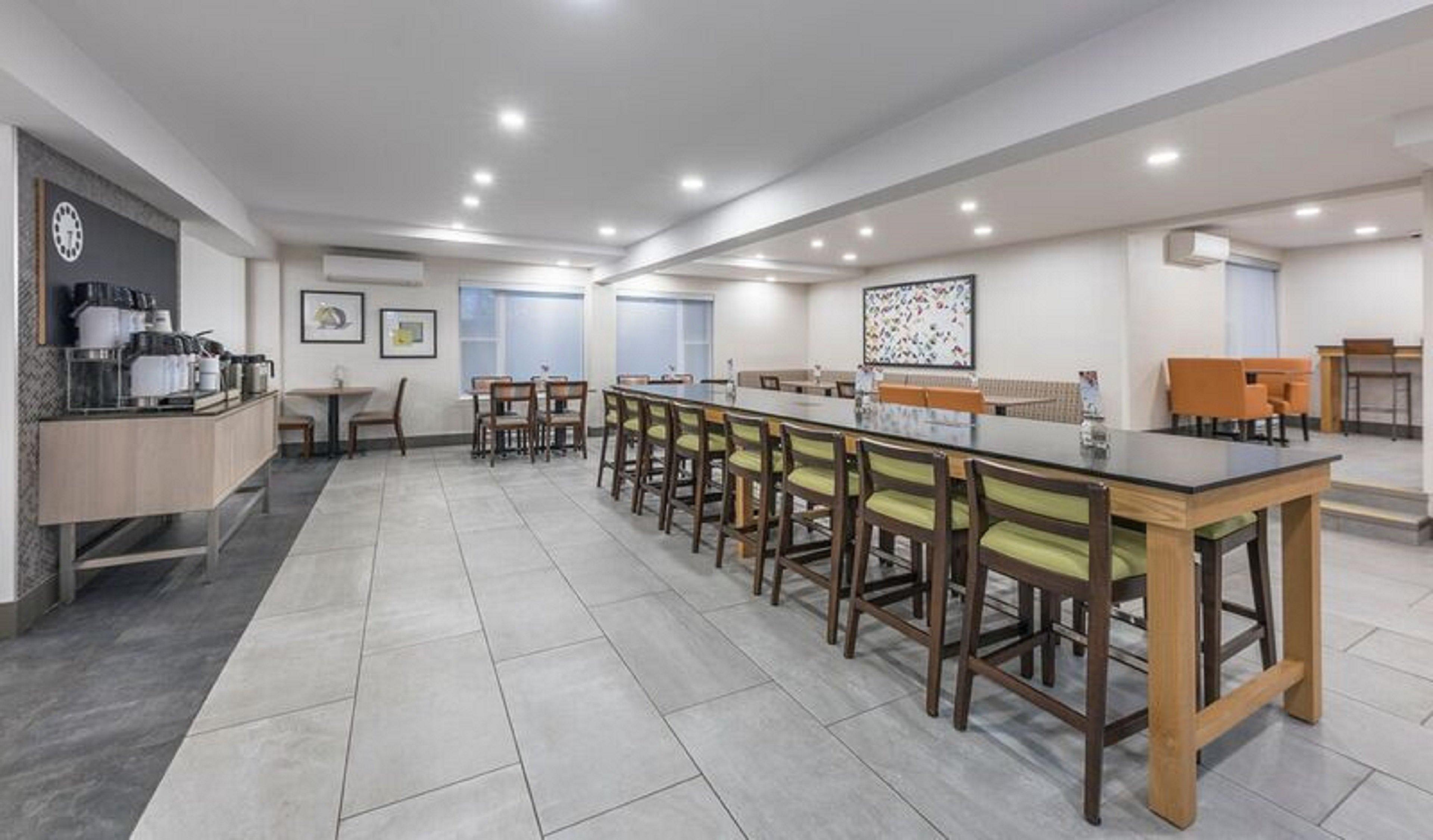 Holiday Inn Express Hotel & Suites Charlottetown By Ihg Exterior photo