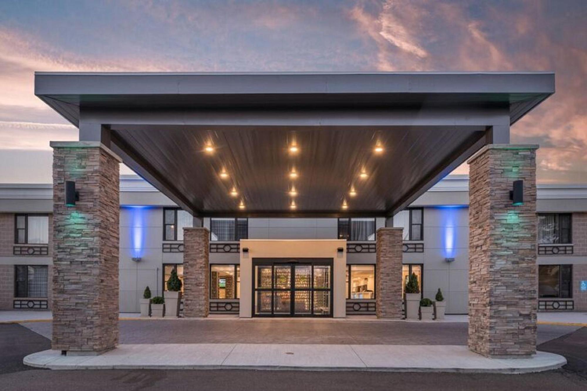 Holiday Inn Express Hotel & Suites Charlottetown By Ihg Exterior photo