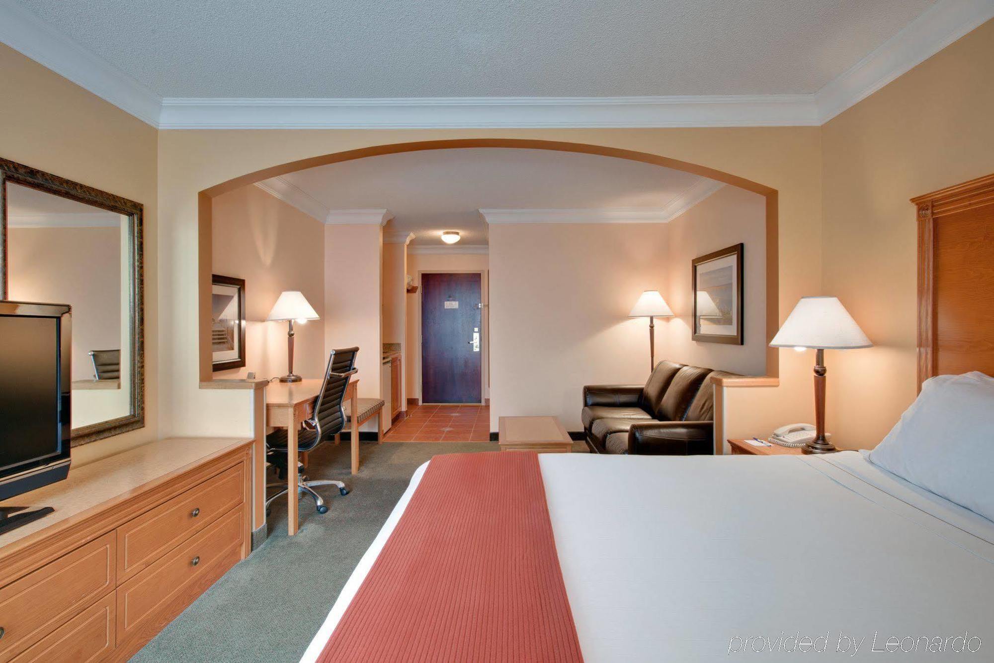 Holiday Inn Express Hotel & Suites Charlottetown By Ihg Exterior photo