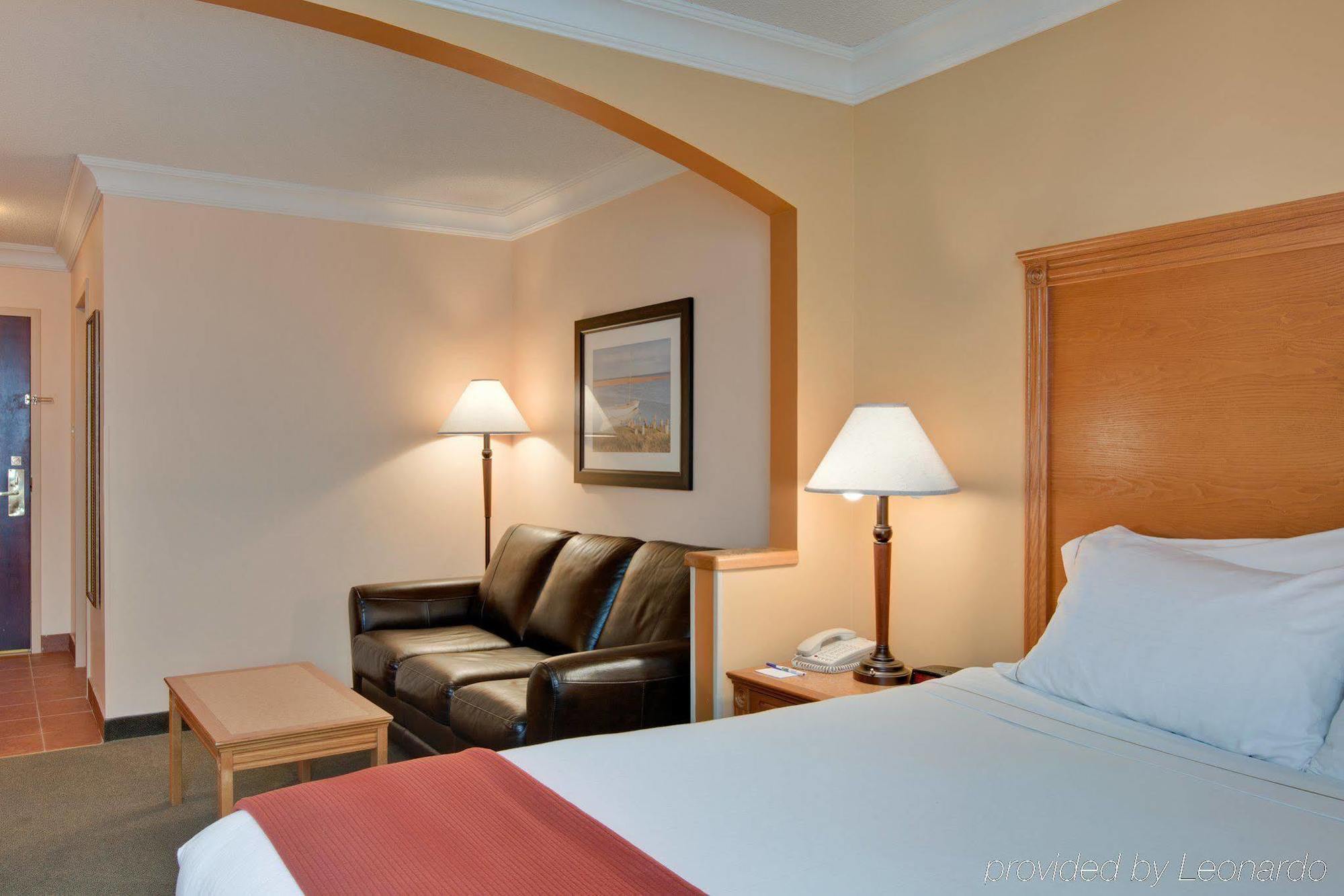 Holiday Inn Express Hotel & Suites Charlottetown By Ihg Exterior photo