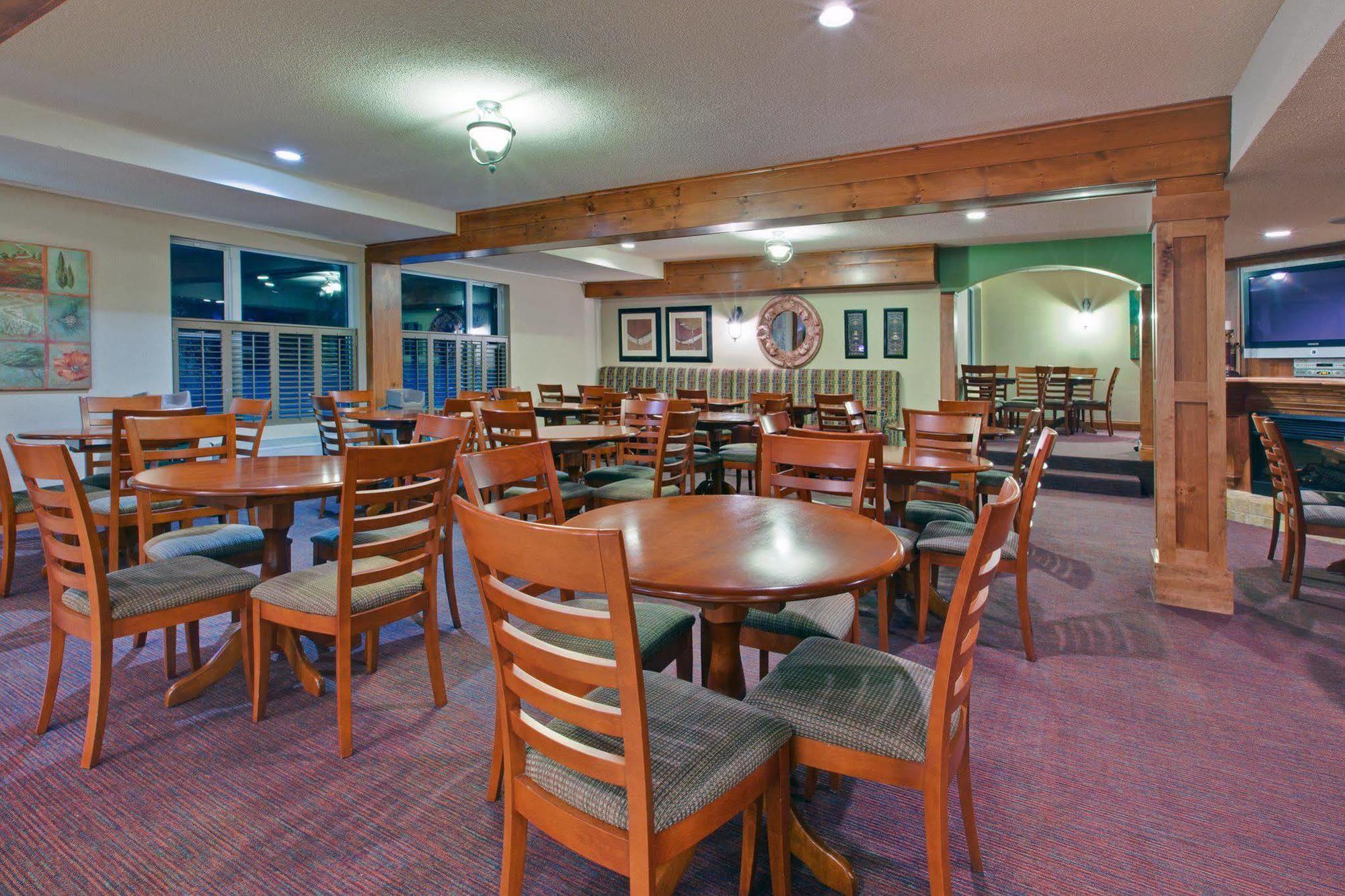 Holiday Inn Express Hotel & Suites Charlottetown By Ihg Exterior photo